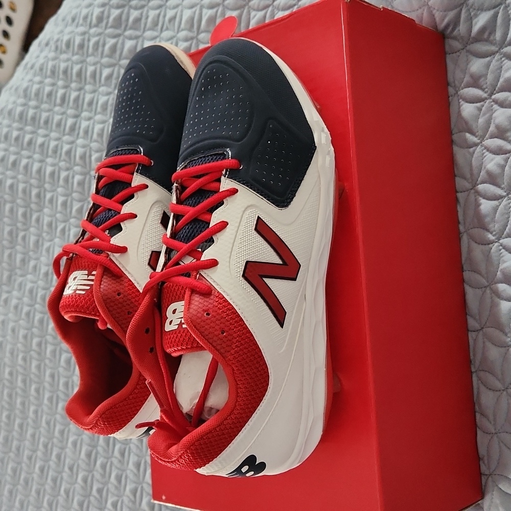 New with tags. New Balance metal cleats womens size 12 men's 10.5